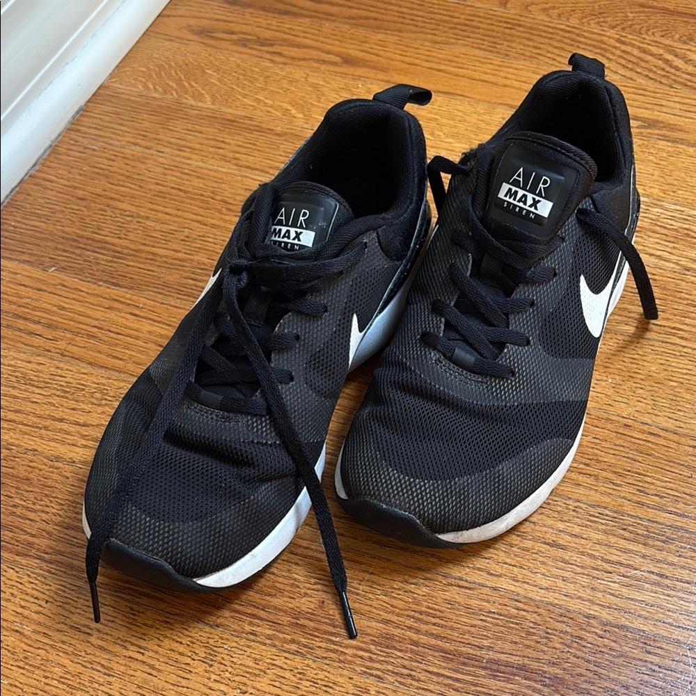 Nike Air Max Siren Black and White Sneakers